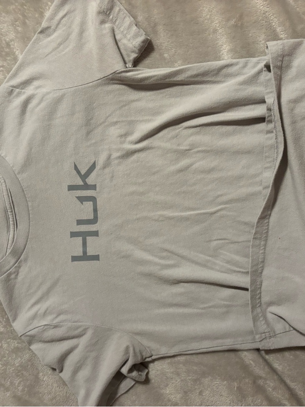 Huk Short Sleeve Tee in Light Gray with Gray Logo